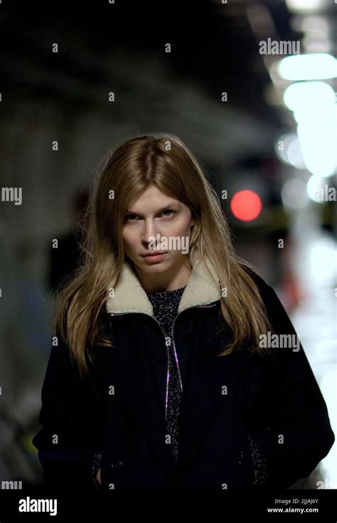 clémence poesy nue|Clemence Poesy Breasts Scene in The Tunnel